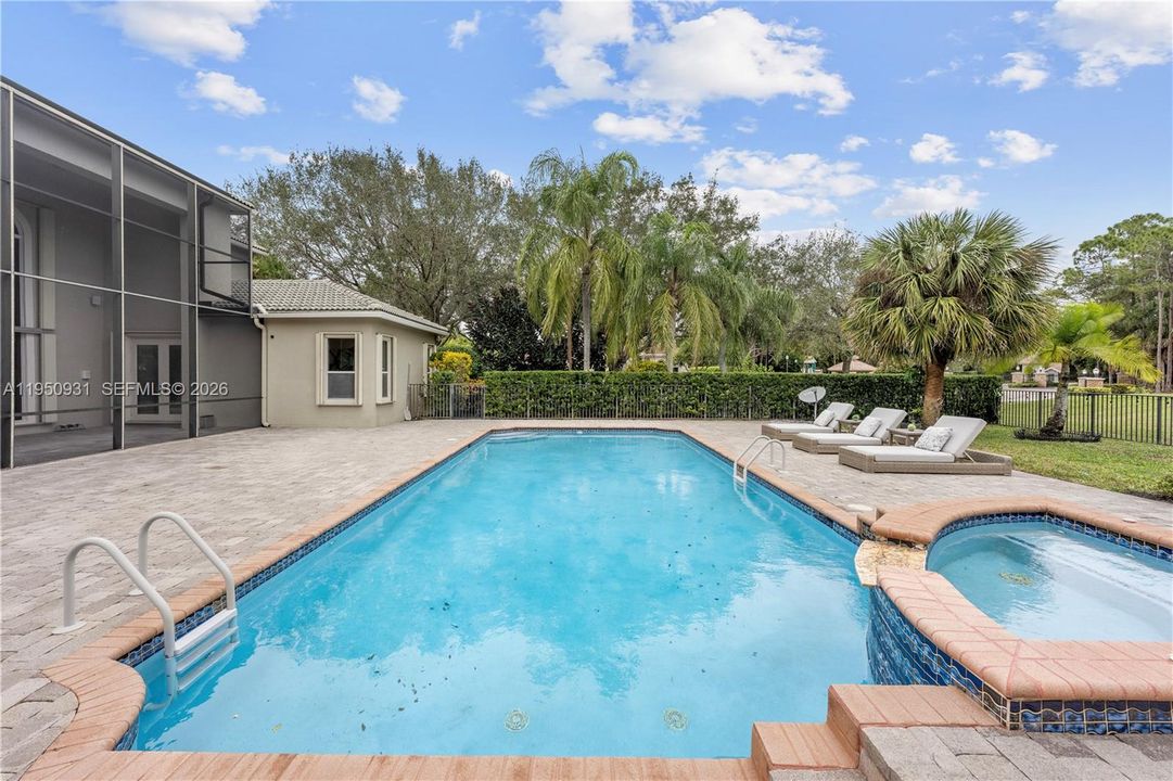 En Venta: $2,099,000 (5 camas, 5 baños, 5007 Pies cuadrados)