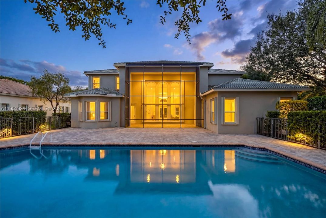 En Venta: $2,099,000 (5 camas, 5 baños, 5007 Pies cuadrados)