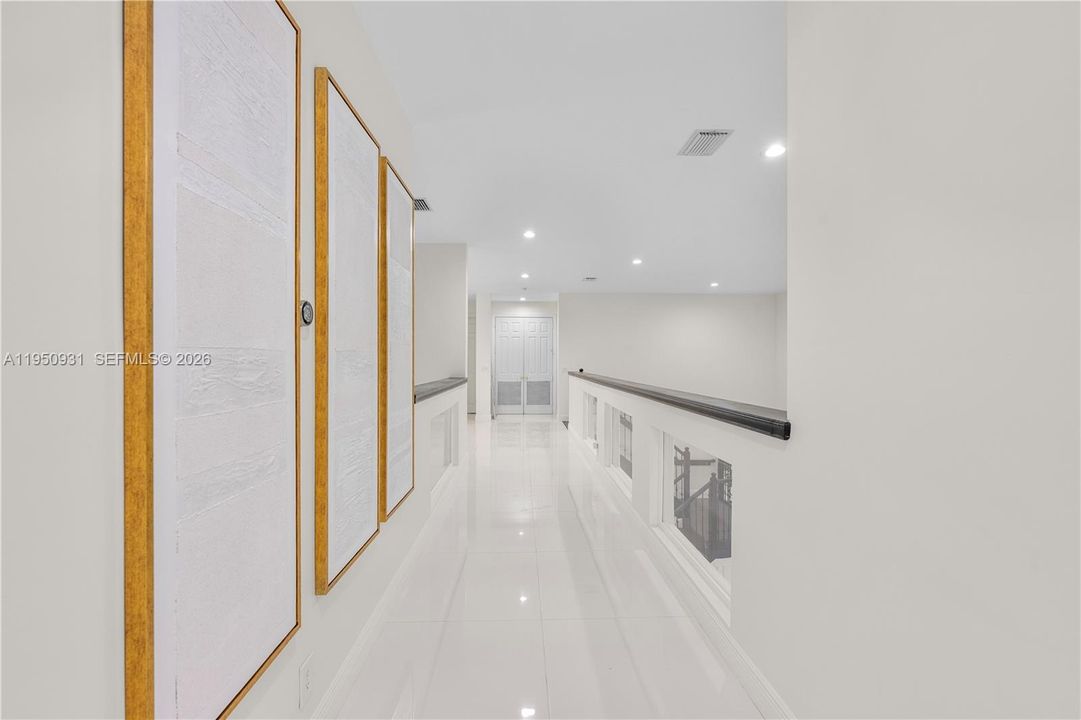 En Venta: $2,099,000 (5 camas, 5 baños, 5007 Pies cuadrados)