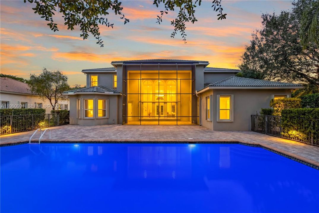 En Venta: $2,099,000 (5 camas, 5 baños, 5007 Pies cuadrados)
