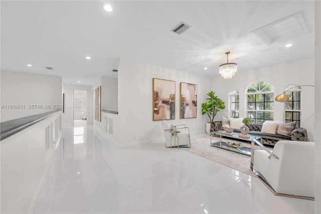 En Venta: $2,099,000 (5 camas, 5 baños, 5007 Pies cuadrados)