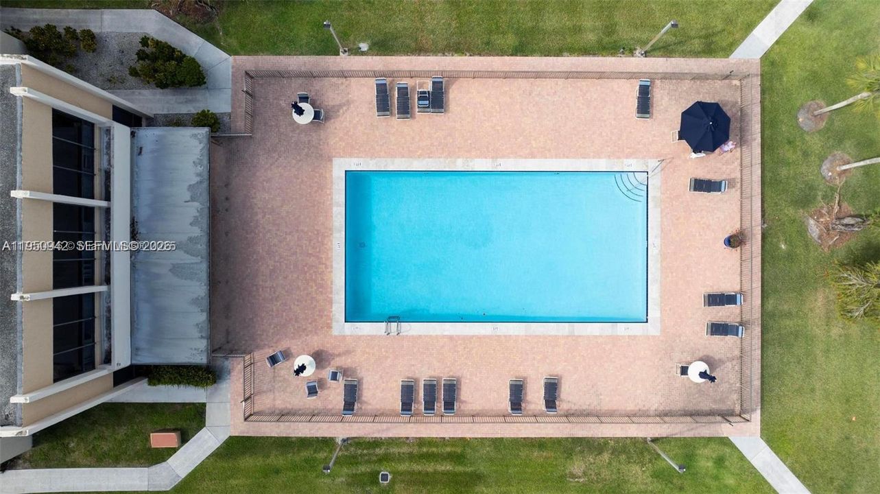 На продажу: $269,999 (2 спален, 2 ванн, 985 Квадратных фут)