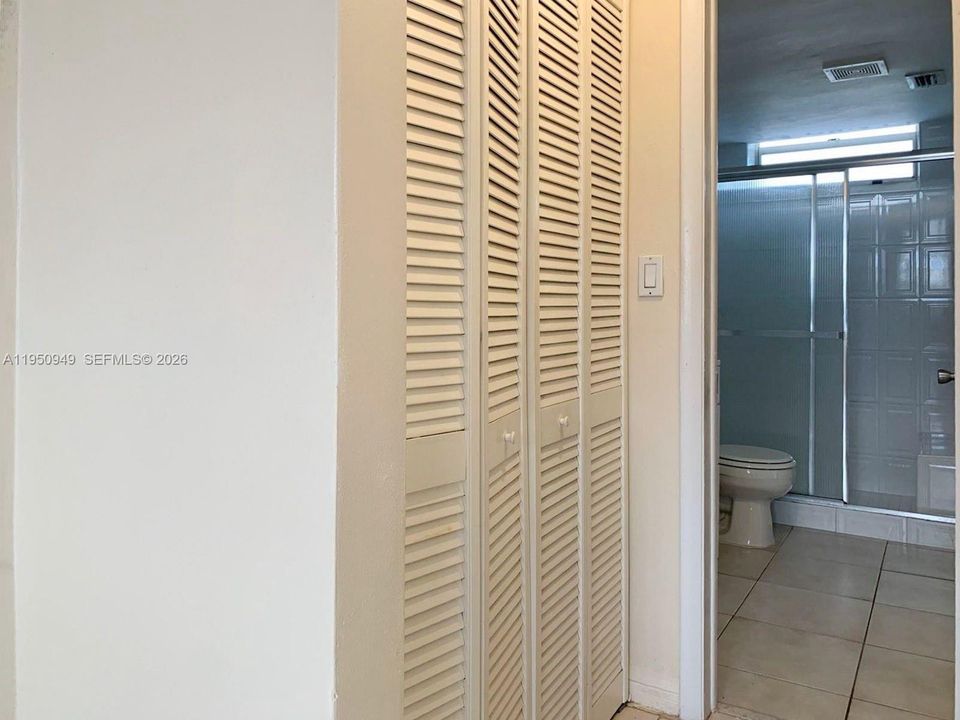 For Sale: $170,000 (1 beds, 1 baths, 763 Square Feet)