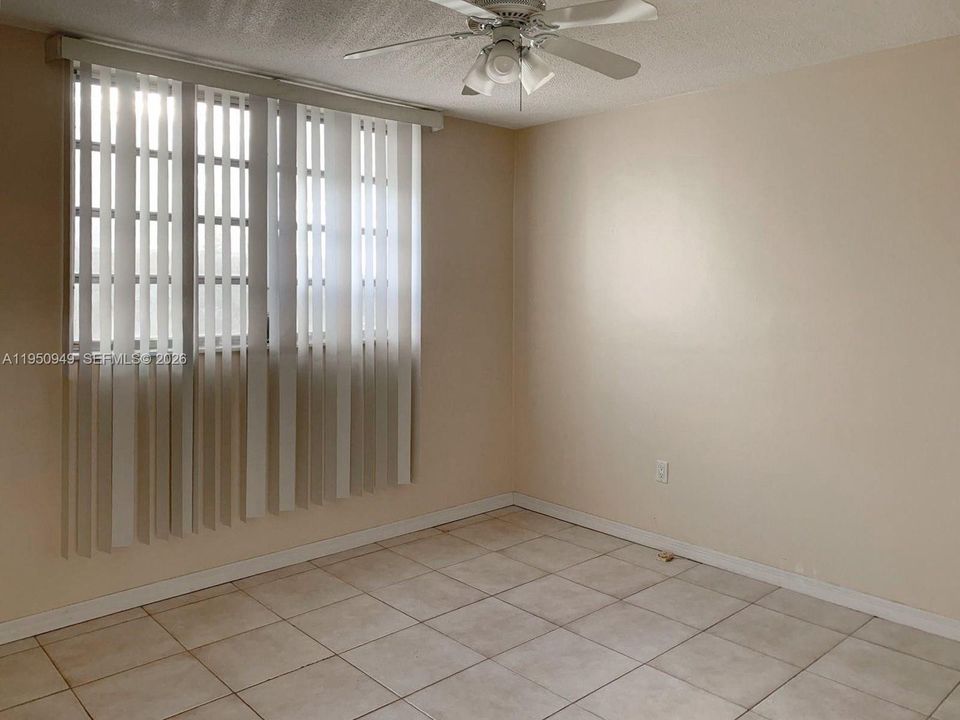 For Sale: $170,000 (1 beds, 1 baths, 763 Square Feet)