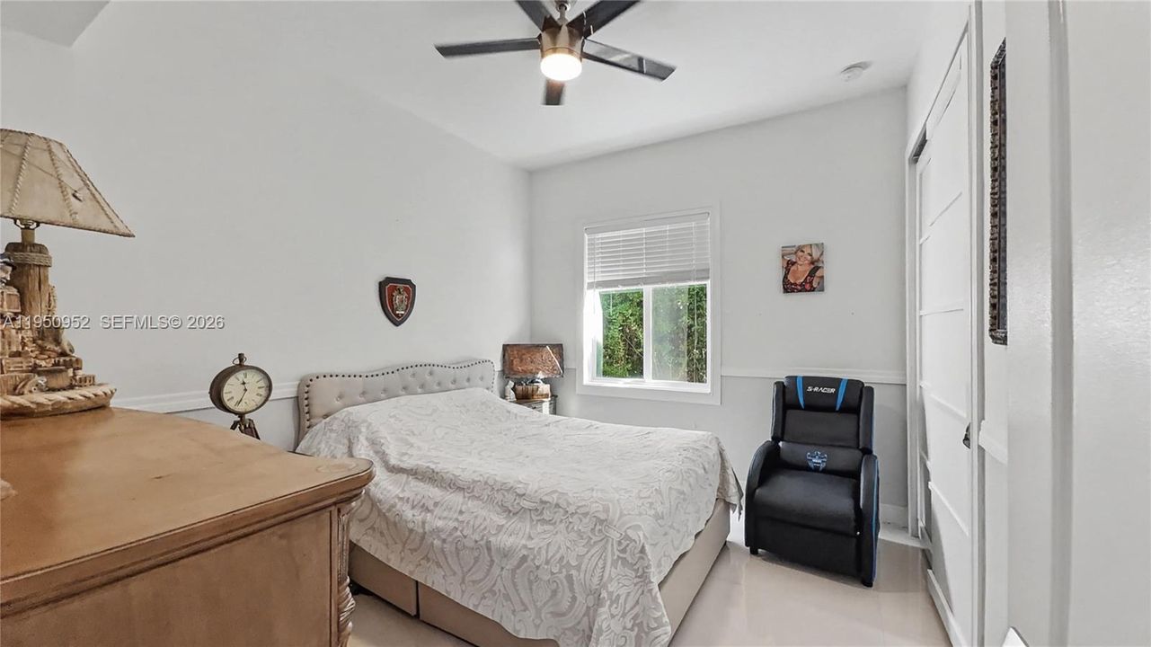 For Sale: $999,000 (5 beds, 3 baths, 2912 Square Feet)
