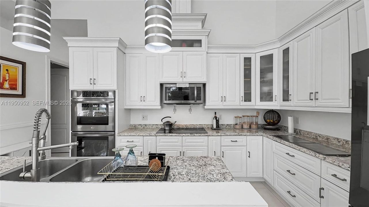 For Sale: $999,000 (5 beds, 3 baths, 2912 Square Feet)