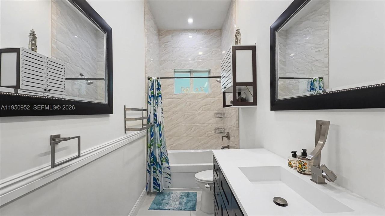 For Sale: $999,000 (5 beds, 3 baths, 2912 Square Feet)
