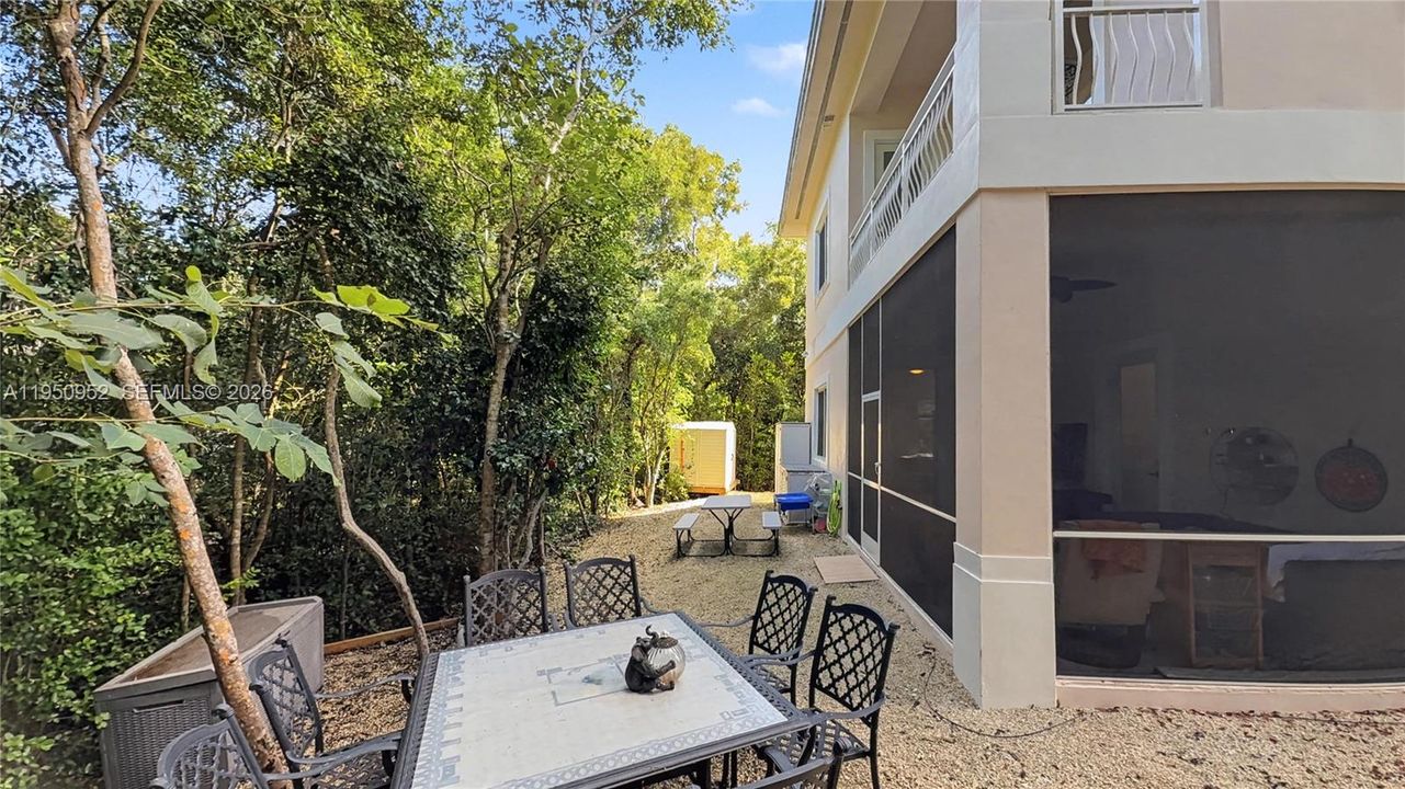 For Sale: $999,000 (5 beds, 3 baths, 2912 Square Feet)