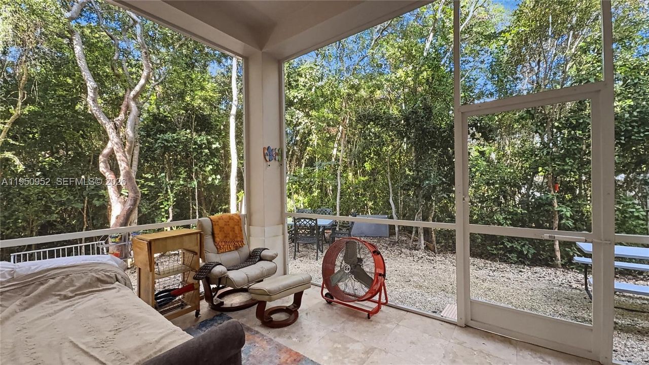 For Sale: $999,000 (5 beds, 3 baths, 2912 Square Feet)
