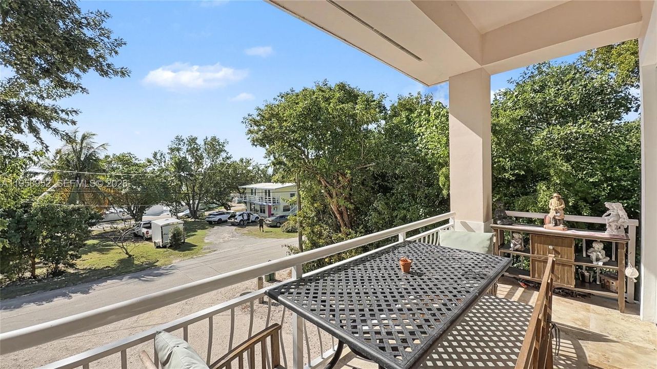 For Sale: $999,000 (5 beds, 3 baths, 2912 Square Feet)