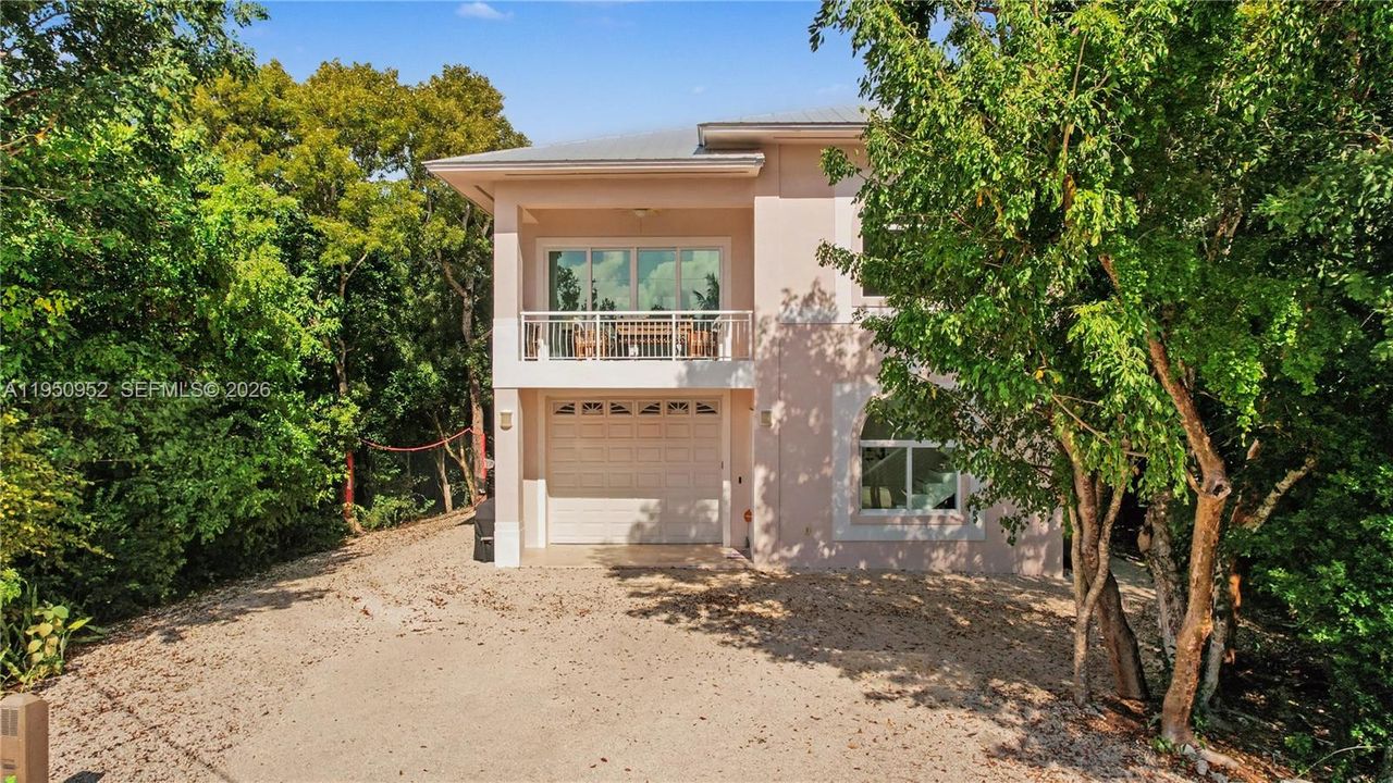 For Sale: $999,000 (5 beds, 3 baths, 2912 Square Feet)