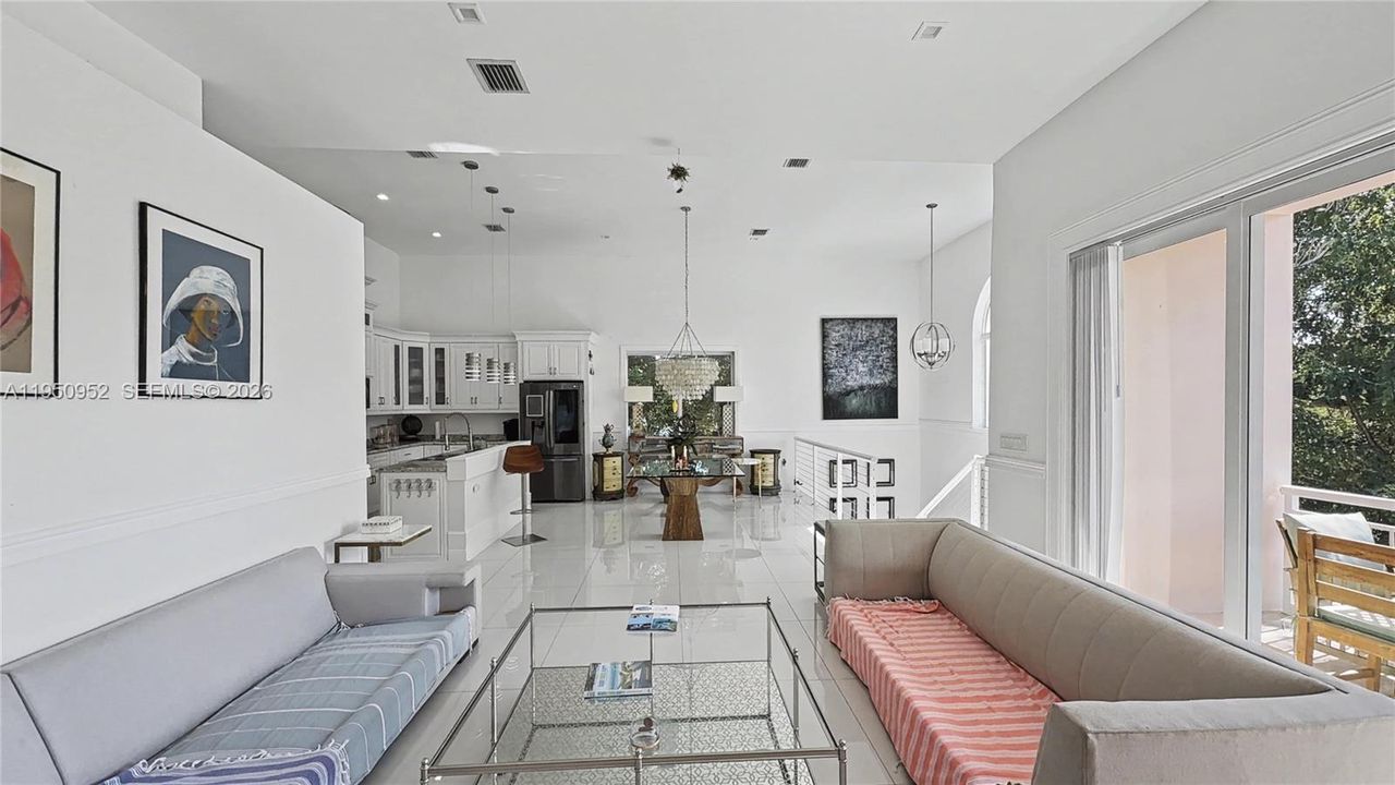 For Sale: $999,000 (5 beds, 3 baths, 2912 Square Feet)