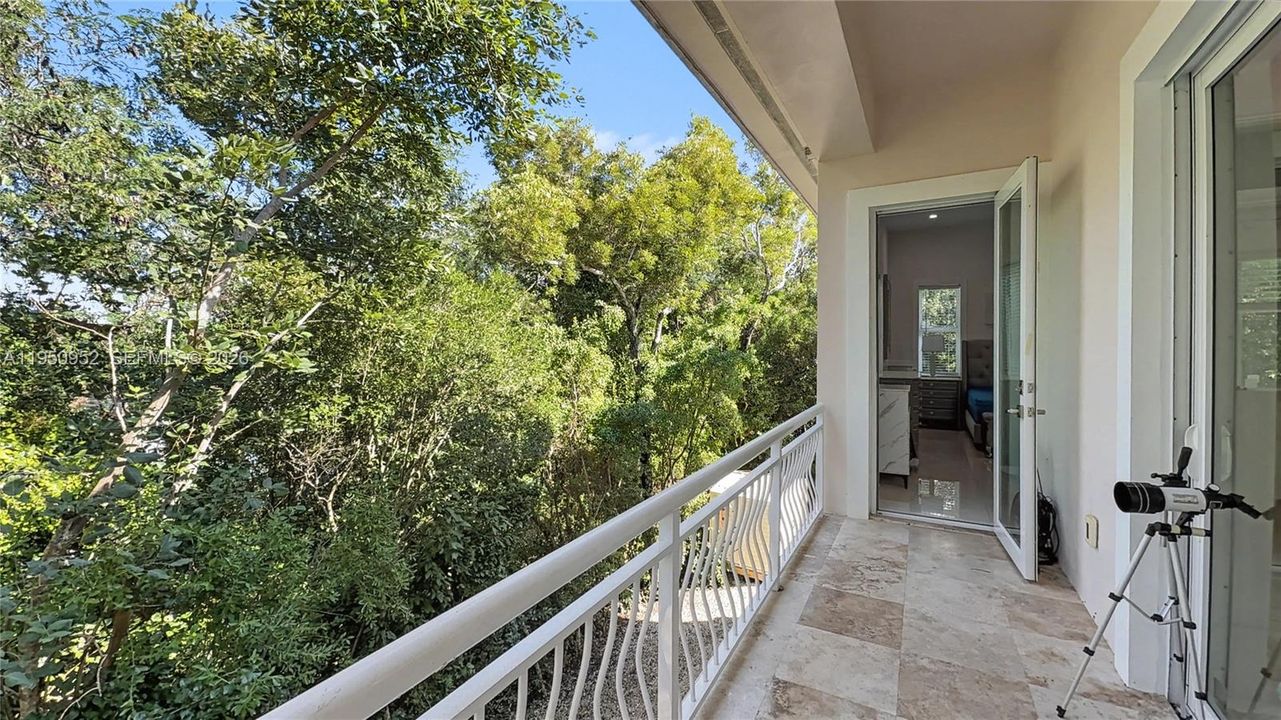 For Sale: $999,000 (5 beds, 3 baths, 2912 Square Feet)