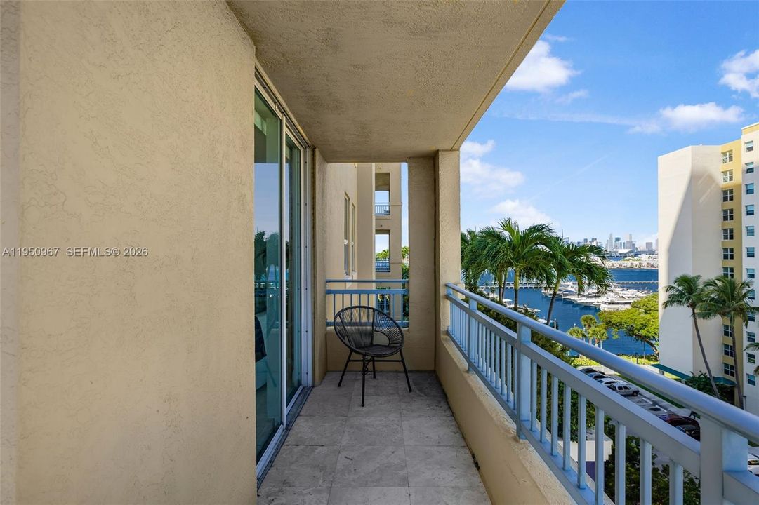 For Sale: $1,200,000 (2 beds, 2 baths, 1130 Square Feet)