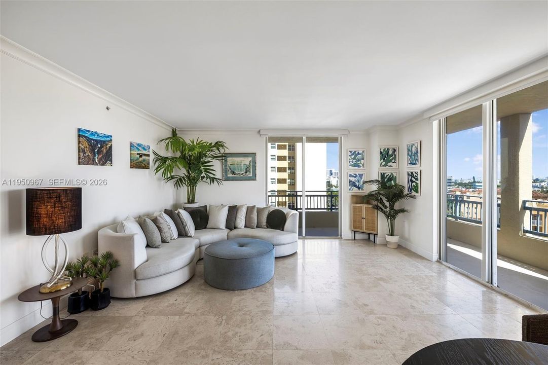 For Sale: $1,200,000 (2 beds, 2 baths, 1130 Square Feet)