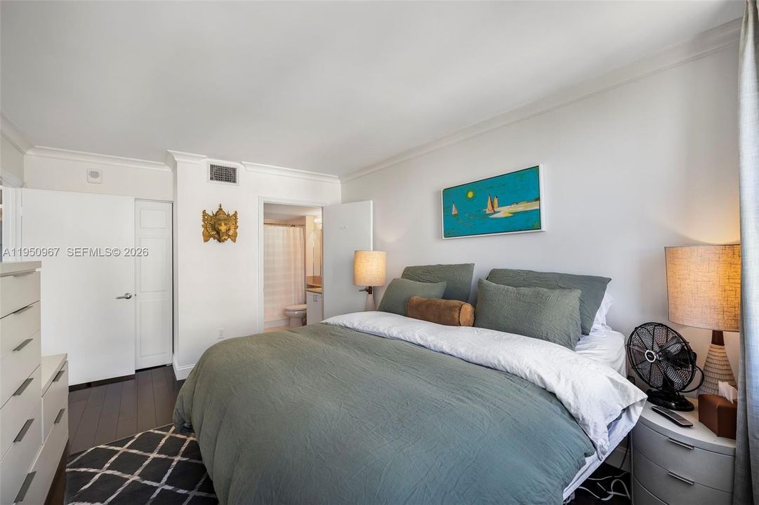 For Sale: $1,200,000 (2 beds, 2 baths, 1130 Square Feet)