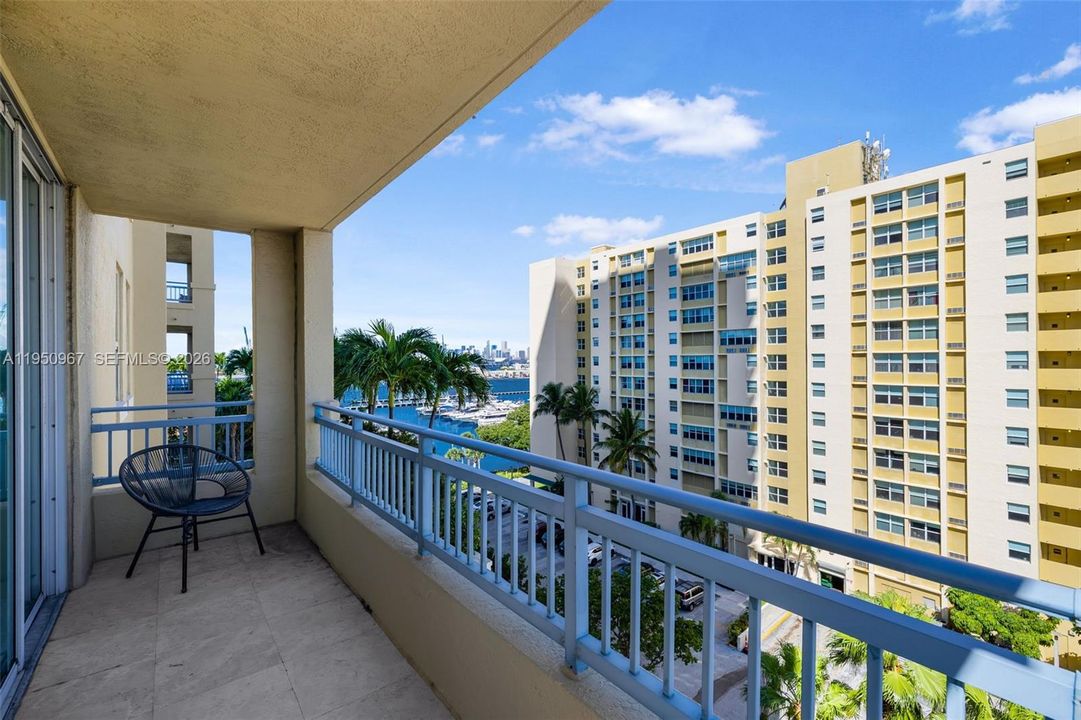 For Sale: $1,200,000 (2 beds, 2 baths, 1130 Square Feet)
