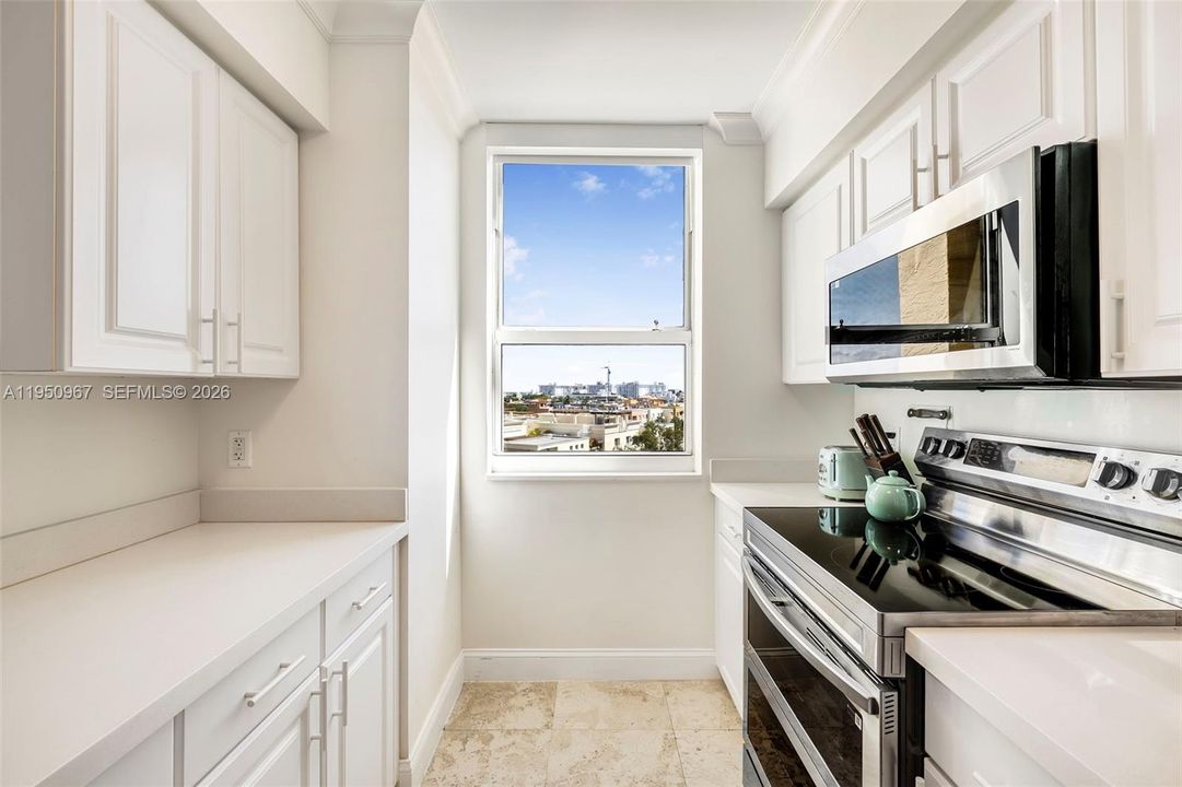 For Sale: $1,200,000 (2 beds, 2 baths, 1130 Square Feet)