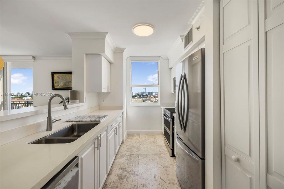 For Sale: $1,200,000 (2 beds, 2 baths, 1130 Square Feet)