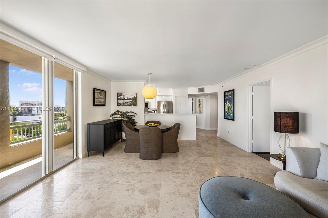 For Sale: $1,200,000 (2 beds, 2 baths, 1130 Square Feet)