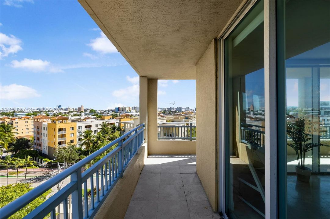 For Sale: $1,200,000 (2 beds, 2 baths, 1130 Square Feet)
