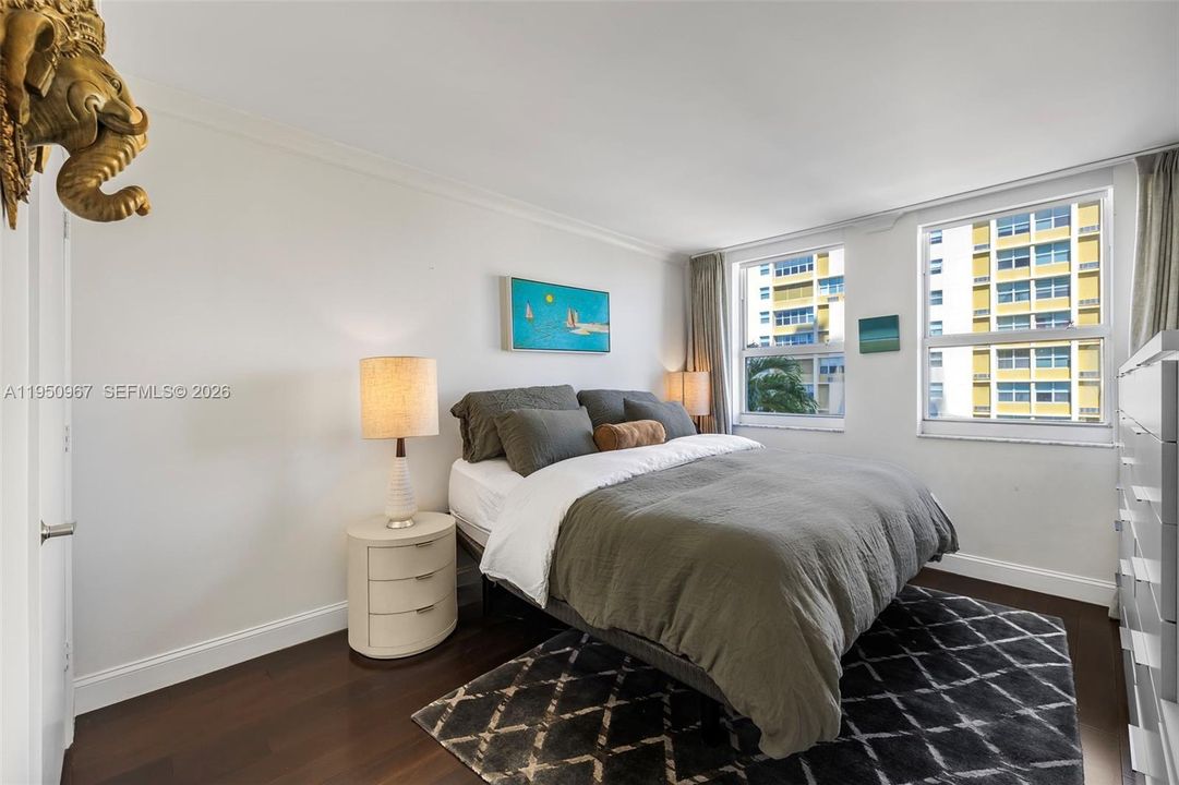 For Sale: $1,200,000 (2 beds, 2 baths, 1130 Square Feet)