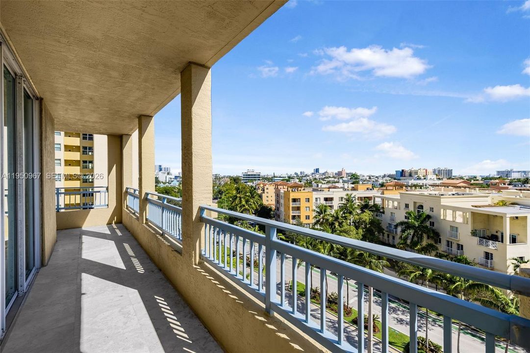 For Sale: $1,200,000 (2 beds, 2 baths, 1130 Square Feet)