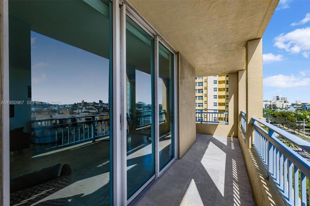For Sale: $1,200,000 (2 beds, 2 baths, 1130 Square Feet)