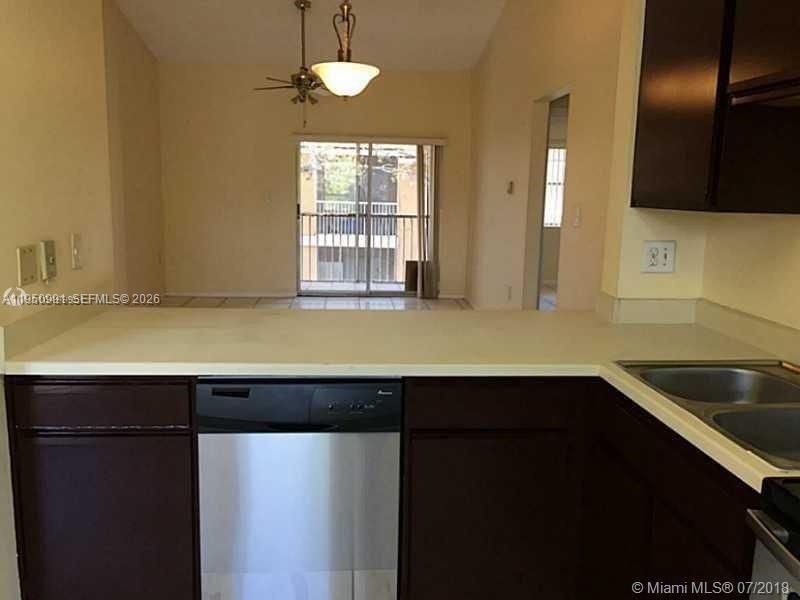 Active With Contract: $1,575 (1 beds, 1 baths, 800 Square Feet)
