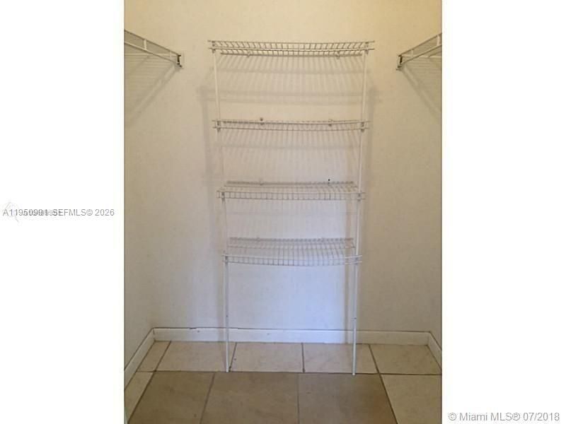 Active With Contract: $1,575 (1 beds, 1 baths, 800 Square Feet)