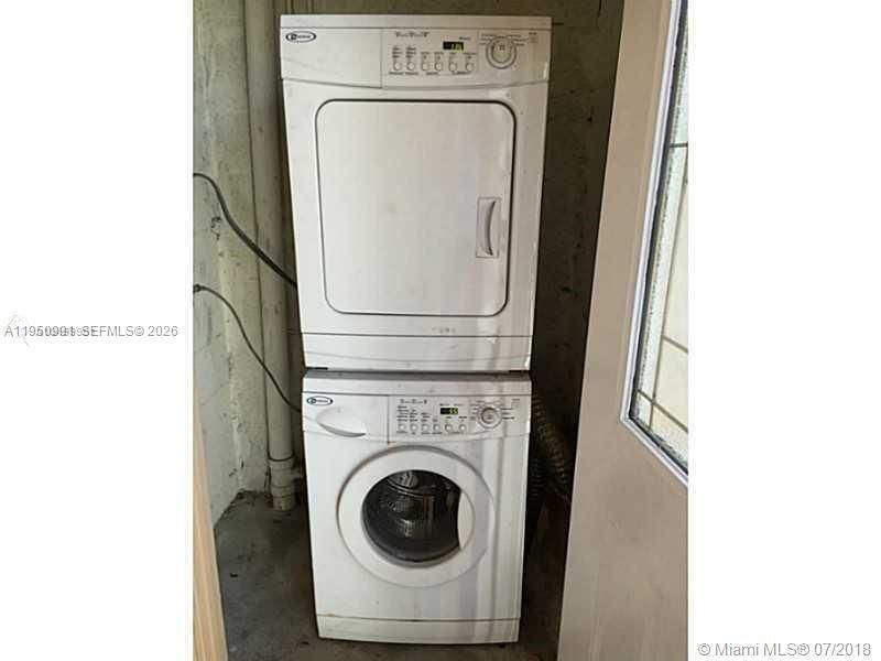 Active With Contract: $1,575 (1 beds, 1 baths, 800 Square Feet)