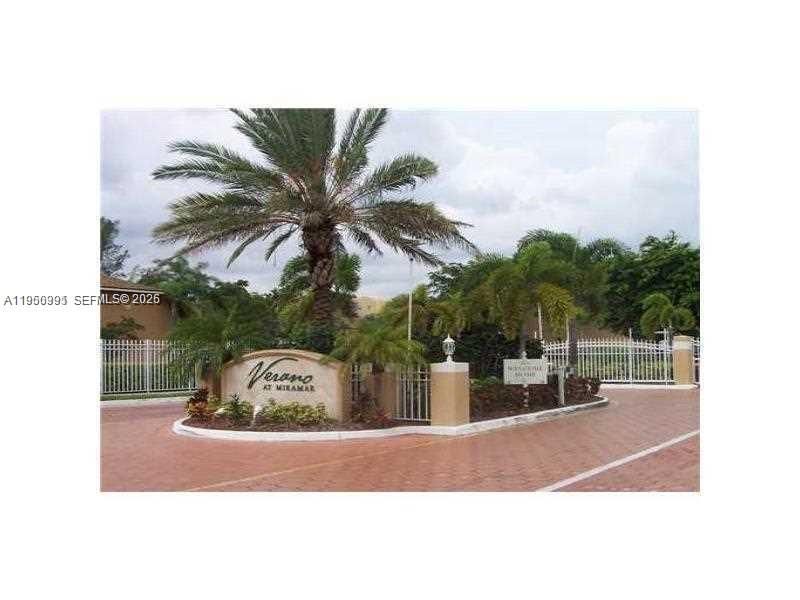 Active With Contract: $1,575 (1 beds, 1 baths, 800 Square Feet)