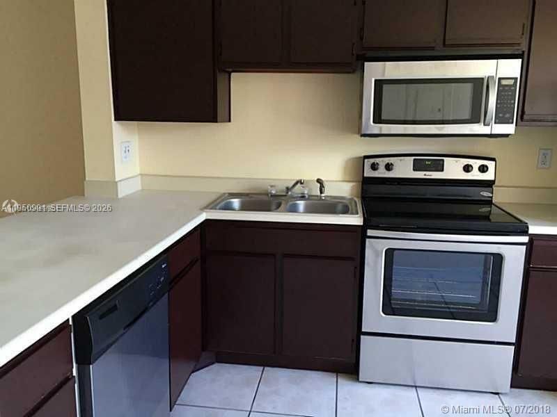 Active With Contract: $1,575 (1 beds, 1 baths, 800 Square Feet)