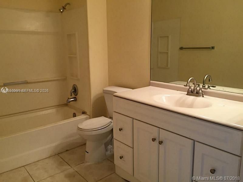 Active With Contract: $1,575 (1 beds, 1 baths, 800 Square Feet)