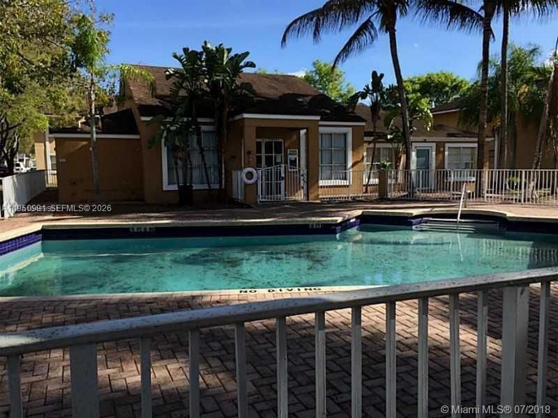 Active With Contract: $1,575 (1 beds, 1 baths, 800 Square Feet)