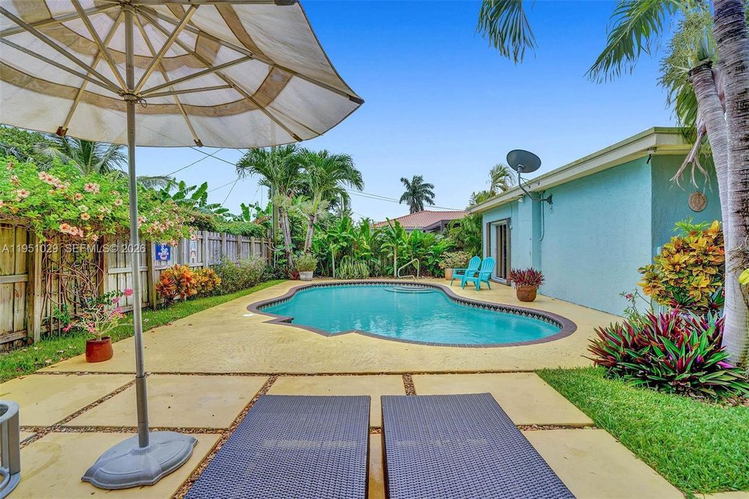 For Sale: $1,350,000 (4 beds, 3 baths, 1663 Square Feet)
