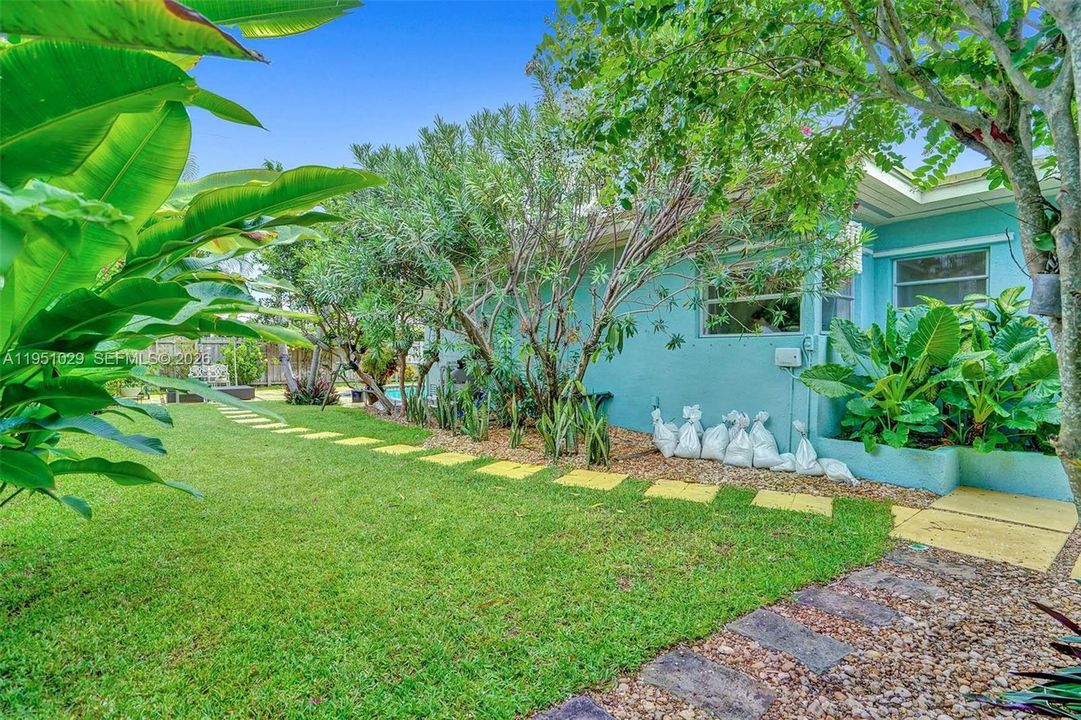 For Sale: $1,350,000 (4 beds, 3 baths, 1663 Square Feet)