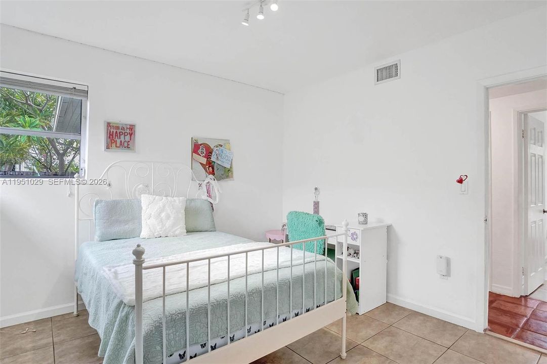 For Sale: $1,350,000 (4 beds, 3 baths, 1663 Square Feet)