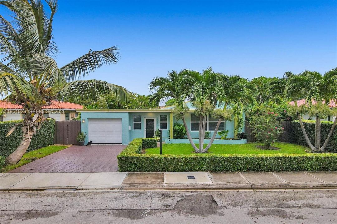 For Sale: $1,350,000 (4 beds, 3 baths, 1663 Square Feet)