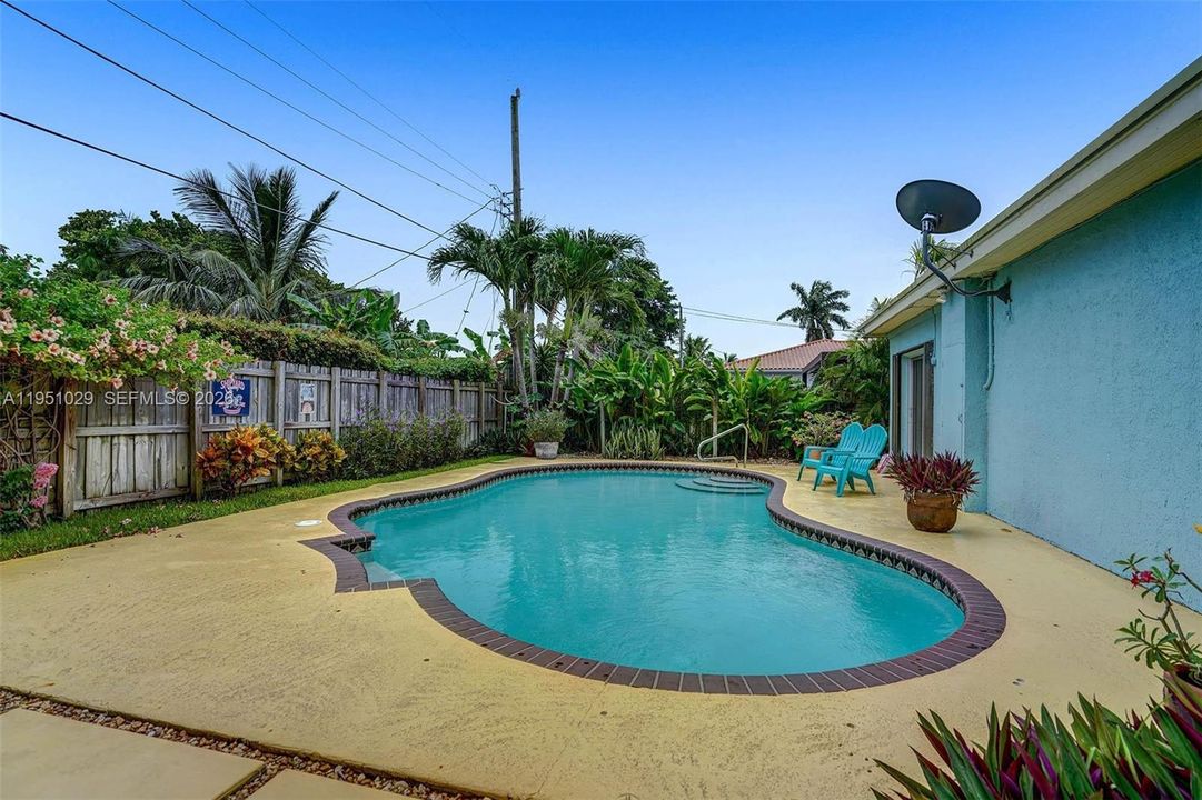 For Sale: $1,350,000 (4 beds, 3 baths, 1663 Square Feet)