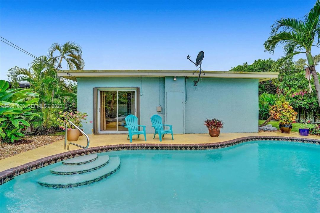 For Sale: $1,350,000 (4 beds, 3 baths, 1663 Square Feet)