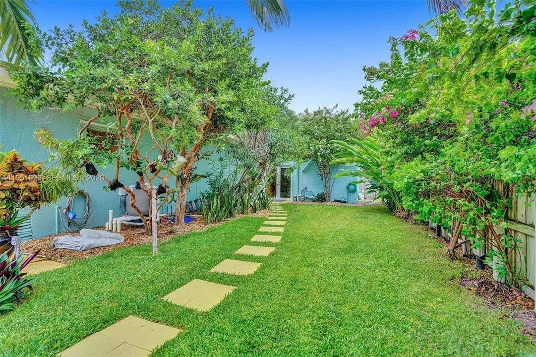 For Sale: $1,350,000 (4 beds, 3 baths, 1663 Square Feet)