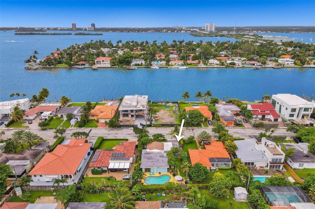 For Sale: $1,350,000 (4 beds, 3 baths, 1663 Square Feet)