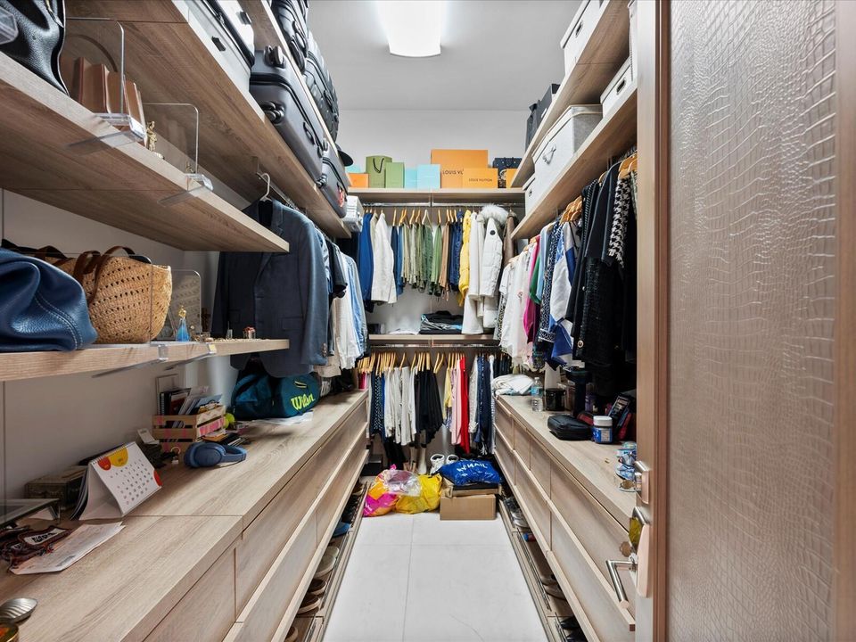 76-Closet