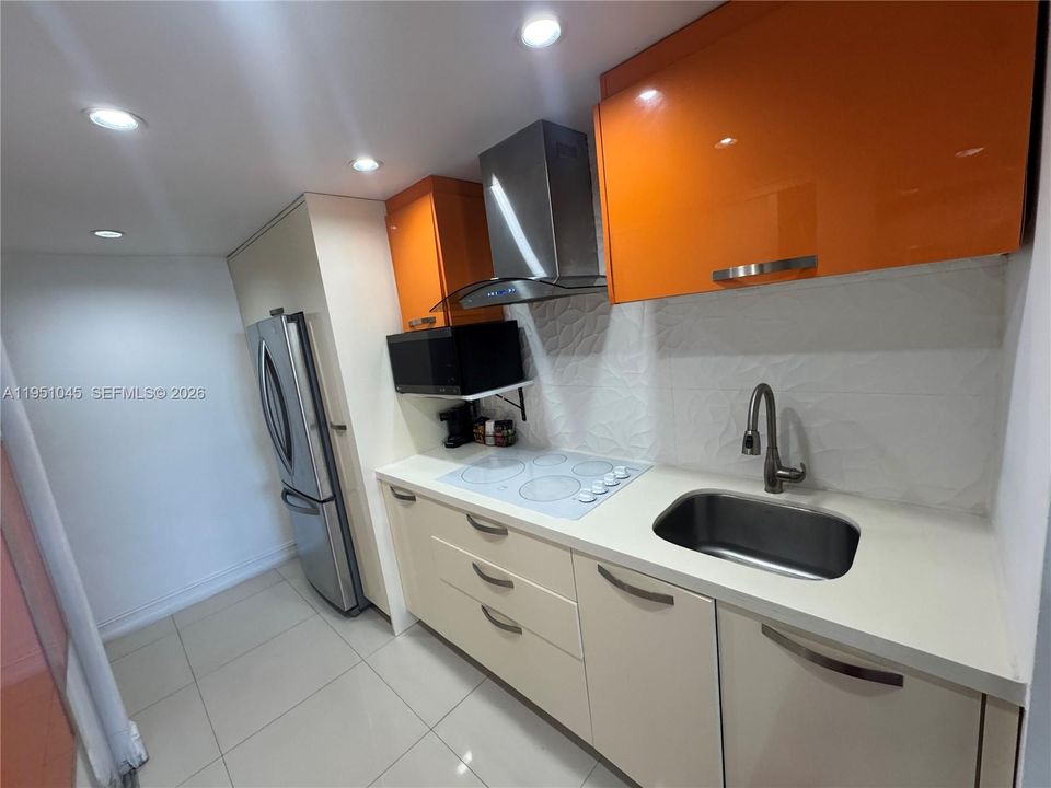 For Sale: $119,000 (0 beds, 1 baths, 410 Square Feet)