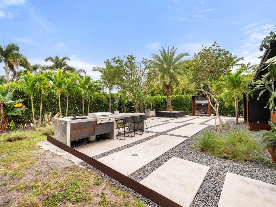 Outdoor Kitchen