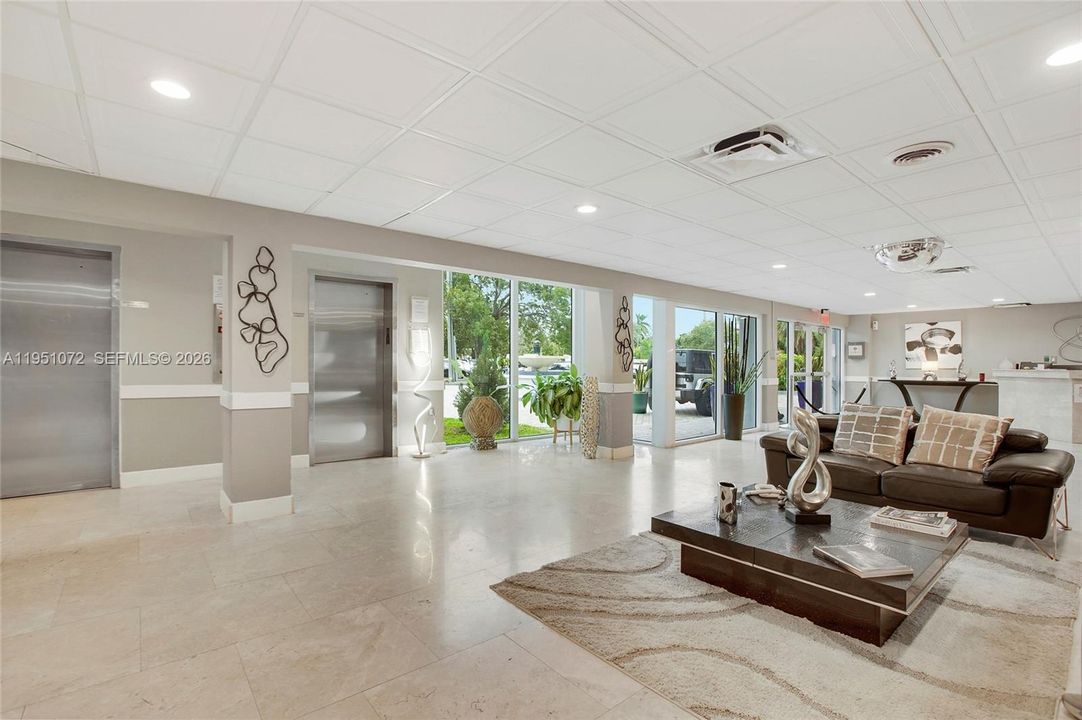 For Sale: $207,000 (1 beds, 1 baths, 588 Square Feet)