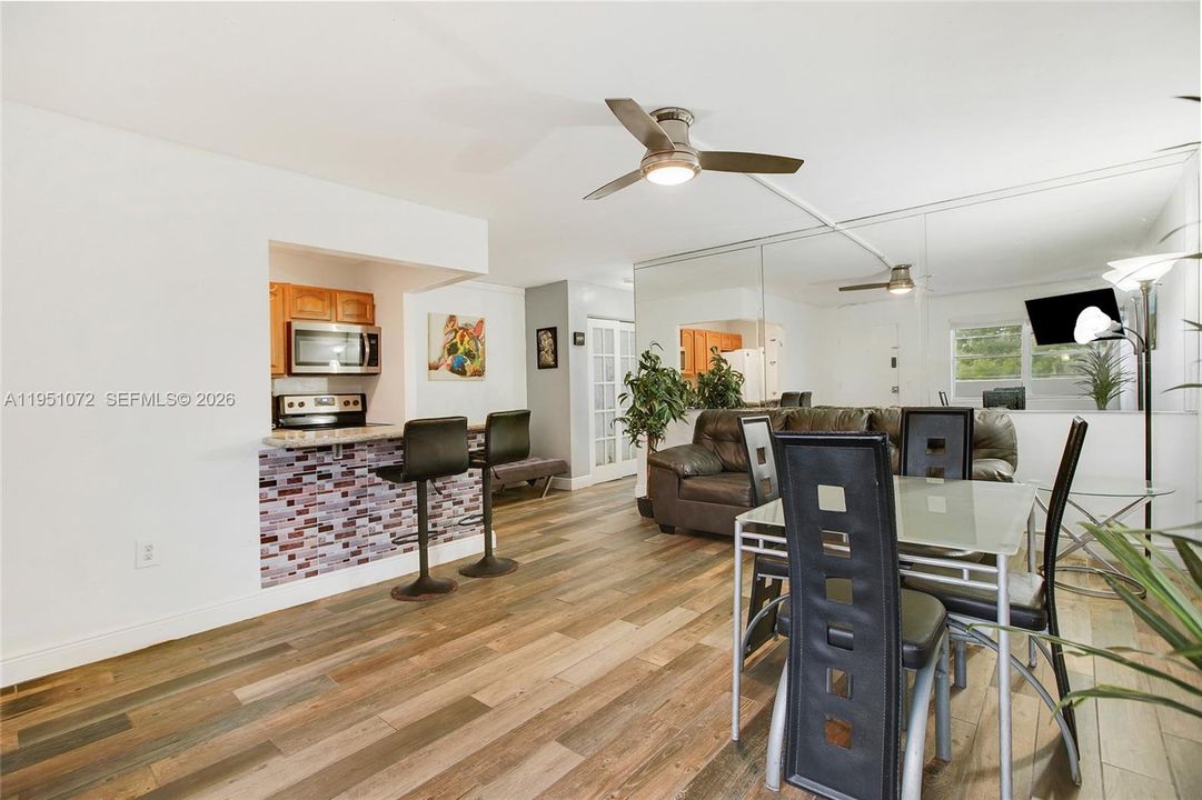 For Sale: $207,000 (1 beds, 1 baths, 588 Square Feet)