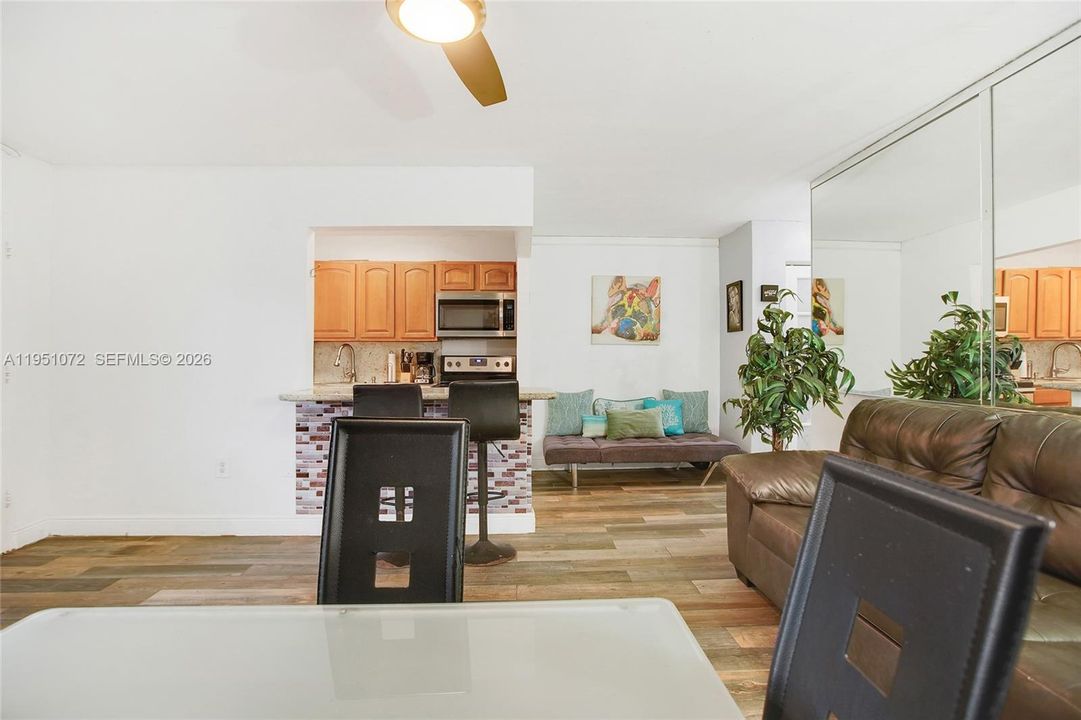 For Sale: $207,000 (1 beds, 1 baths, 588 Square Feet)