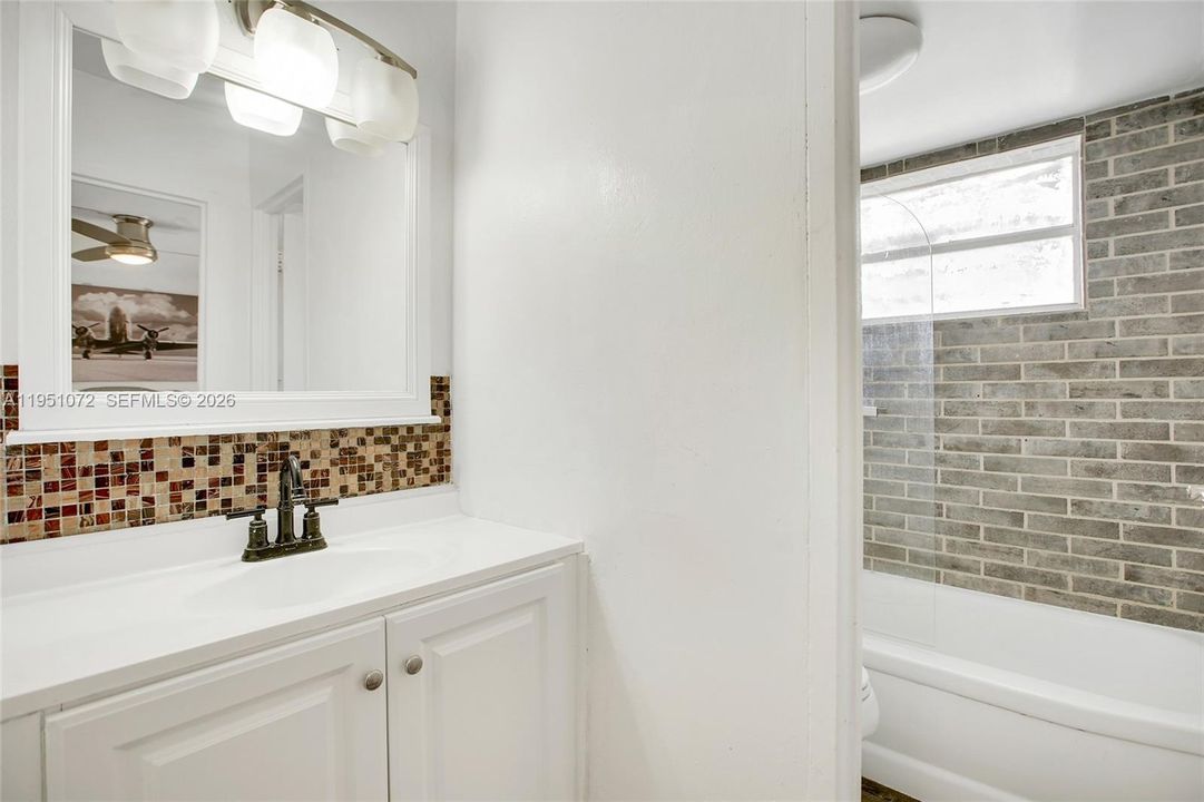 For Sale: $207,000 (1 beds, 1 baths, 588 Square Feet)